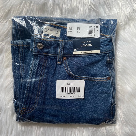 curve love high rise loose jean - Picture 8 of 9